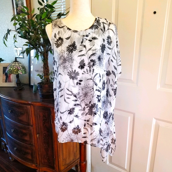 Vince Camuto Floral Blouse - Black and White - Picture 1 of 4